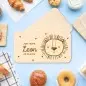 Preview: Personalisiertes Frühstücksbrettchen mit Lasergravur für Kinder mit Namen - Babygeschenk für Kinder mit Lasergravur und Löwe als Taufgeschenk zur Taufe